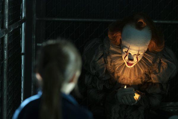 Pennywise in una scena di IT: Capitolo 2