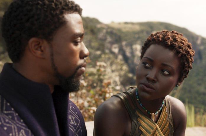 Un'immagine di Lupita Nyong'o e Boseman in Black Panther