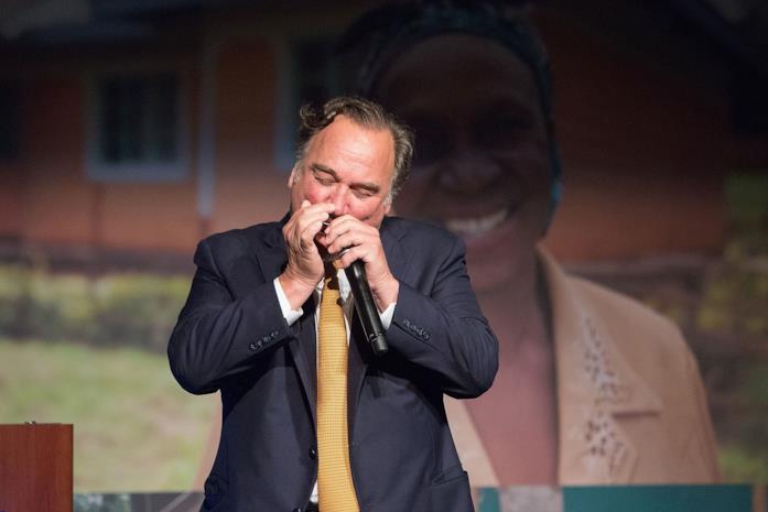 Jim e la sua armonica JIm Belushi e il suo passato da musicista blues