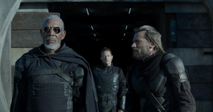 Morgan Freeman e Nikolaj Coster-Waldau in Oblivion Freeman e Coster-Waldau in una scena di Oblivion
