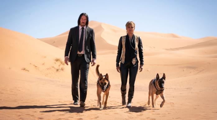 John Wick 3: Parabellum, la recensione del film con Keanu Reeves Halle Berry e Keanu Reeves in una scena