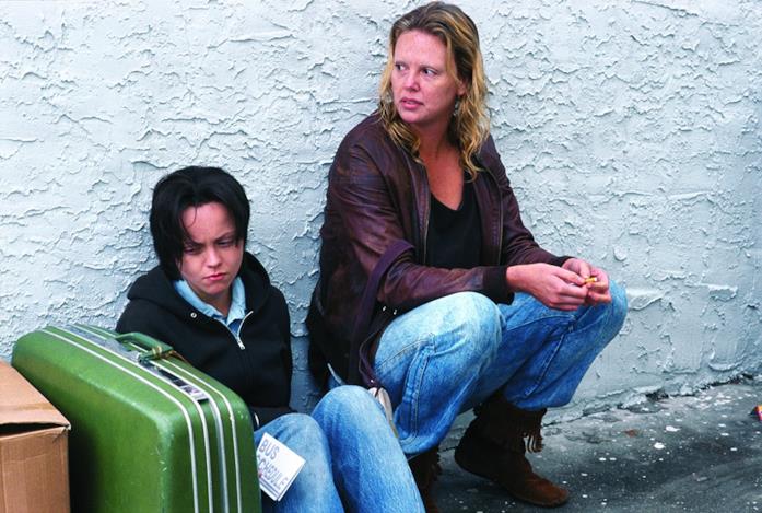 Una scena di Monster Charlize Theron e Christina Ricci
