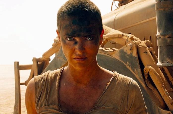 Furiosa in una scena di Mad Max: Fury Road