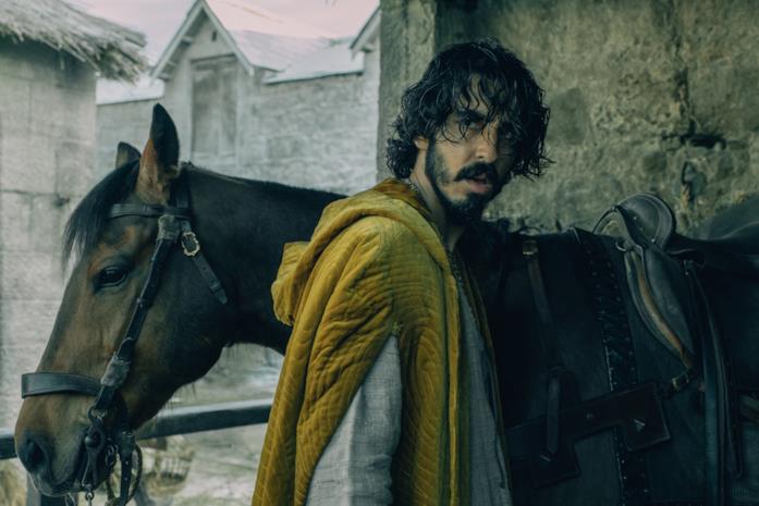 Sir Gawain e il Cavaliere Verde, 10 buoni motivi per non perdere il fantasy di David Lowery Dev Patel in una scena del film Sir Gawain e il Cavaliere Verde