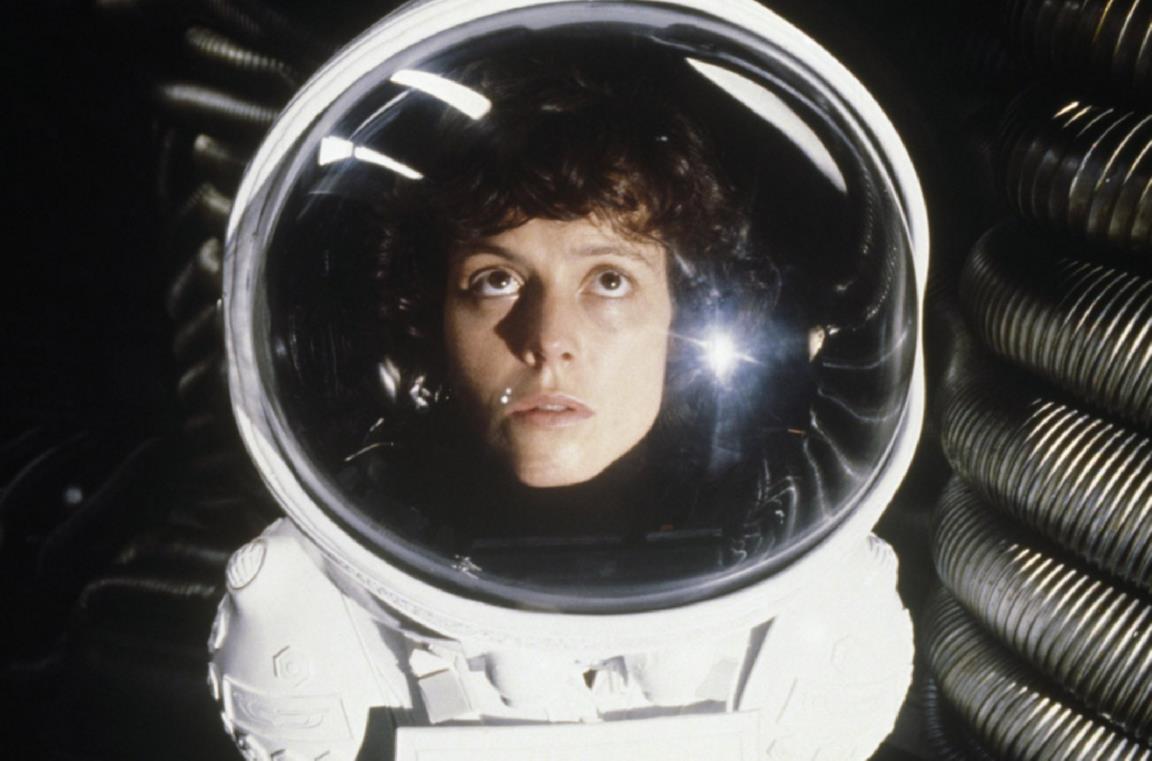 Ridpley con casco da astronauta in una scena di Alien