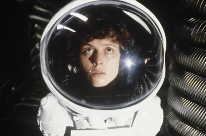 Ridpley con casco da astronauta in una scena di Alien