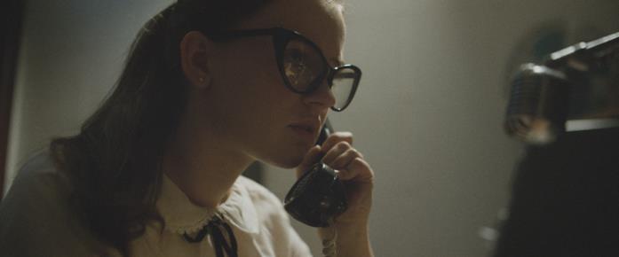 L'immensità della notte Fay risponde al telefono