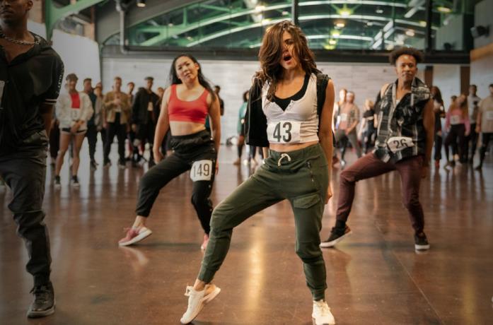 Joanna in una scena di Soundtrack, la serie musical di Netflix