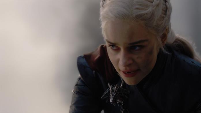 Game of Thrones: niente nomination per Emilia Clarke ai Golden Globes e i fan protestano Emilia Clarke in Game of Thrones 8x05