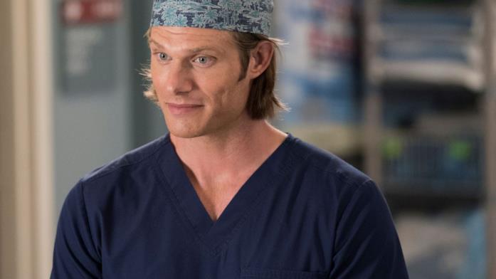 Chris Carmack è Link in una scena di Grey's Anatomy