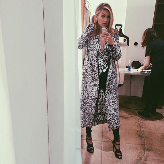 Gigi Hadid Instagram Gigi Hadid scatta una foto davanti allo specchio