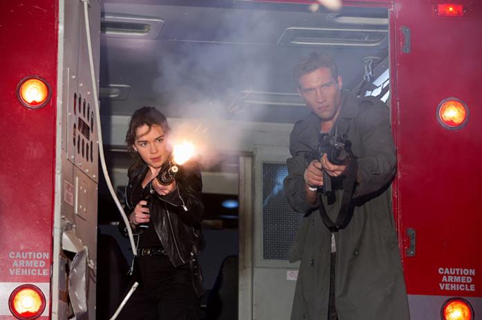 Emilia Clarke e Jai Courtney