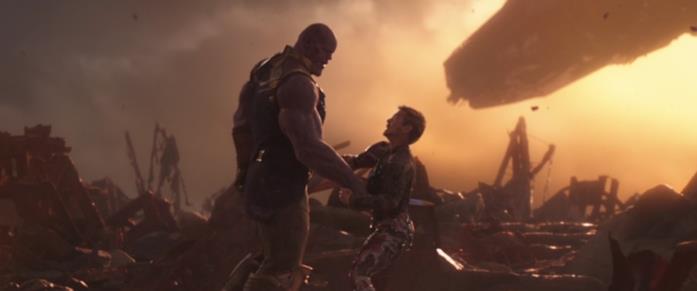 Tony Stark e Thanos Thanos infilza Tony Stark
