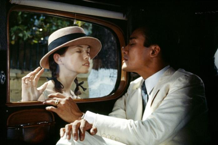 Una scena di l'Amante Tony Leung Ka Fai e Jane March in L'Amante