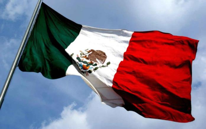 La bandiera del Messico sventola fiera i propri colori La bandiera del Messico