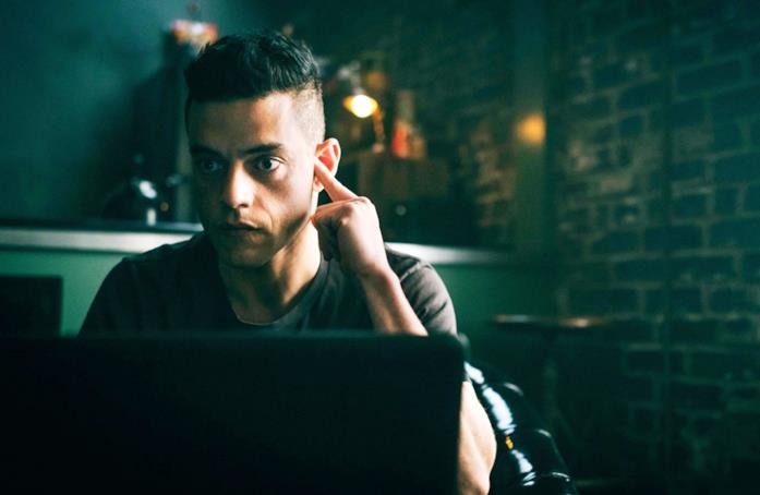 Rami Malek nei panni di Elliot Alderson in Mr. Robot