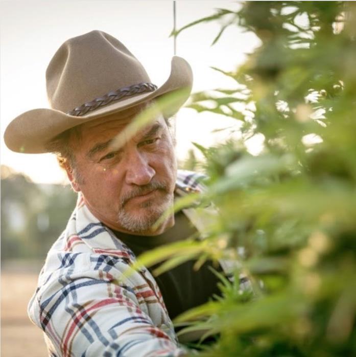 Jim Belushi coltiva cannabis nella sua Belushi’s Farm