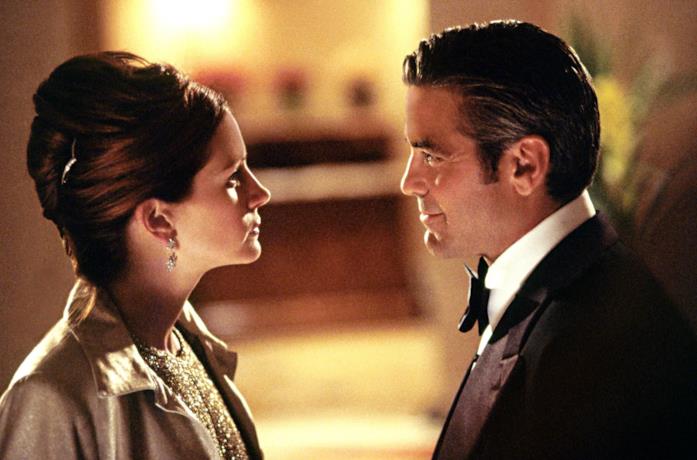 Una scena di Ocean's Eleven con Julia Roberts e George Clooney Julia Roberts e George Clooney