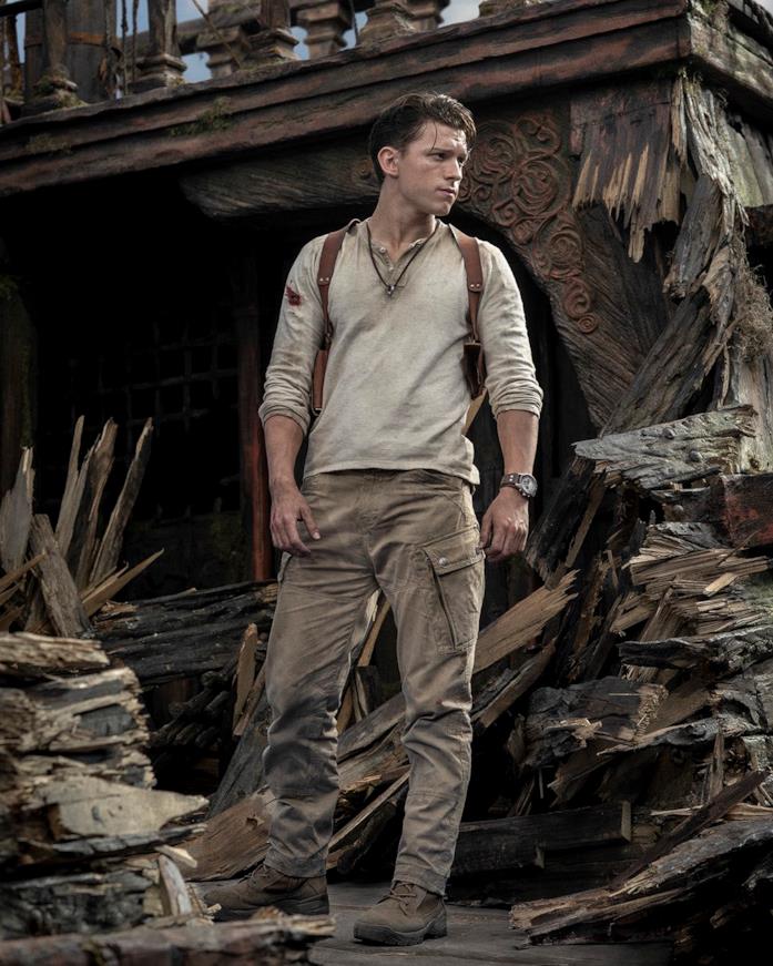 Tom Holland è Nathan Drake nel primo scatto dal set di Uncharted, in sala nel 2021 Tom Holland è Nathan Drake nel primo scatto dal set di Uncharted