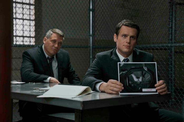 Gli agenti Tench e Ford in una scena di Mindhunter