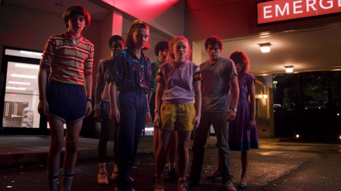 Una scena della terza stagione di Stranger Things Il cast nella terza stagione di Stranger Things