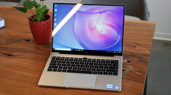 Al MWC2019 Huawei ha presentato anche il nuovo MateBook 14 Foto della parte anteriore di MateBook 14