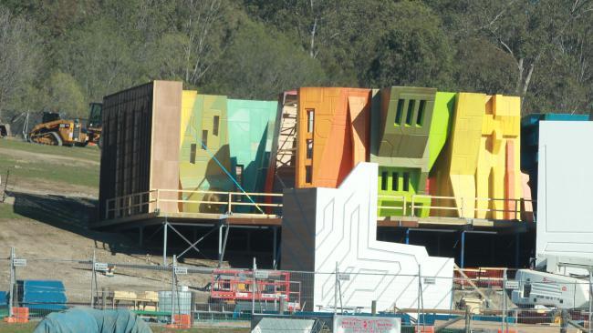 Thor: Ragnarok - edifici in costruzione dal set Edifici in costruzione sul set di Thor: Ragnarok