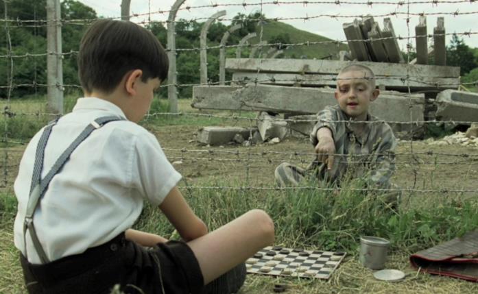 Una scena de Il bambino con il pigiama a righe