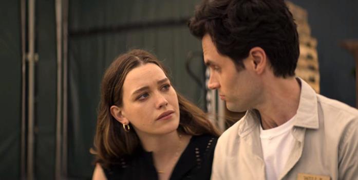 You 3 Joe e Love in una scena di You