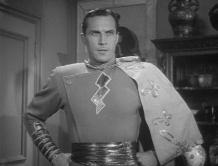 La prima e unica volta (per il momento) di Capitan Marvel in live action al cinema Mezzobusto di Tom Tyler nel costume di Capitan Marvel, nel film a episodi Adventures of Capitan Marvel, del 1941