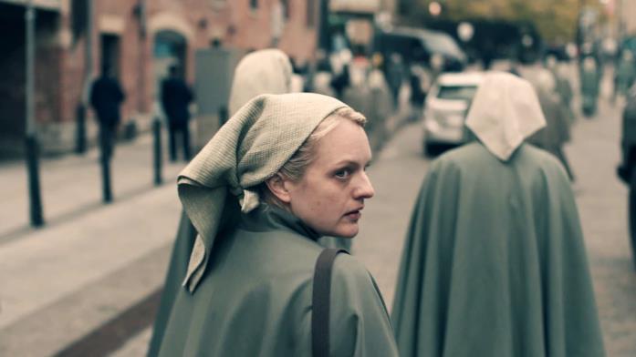 The Handmaid's Tale, la protagonista Elisabeth Moss