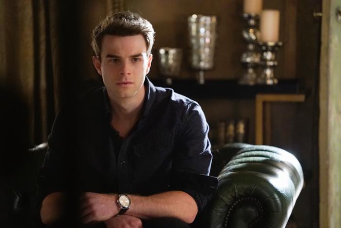 Nathaniel Buzolic nelle vesti del vampiro originale Kol Nathaniel Buzolic è Kol in The Vampire Diaries