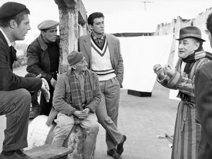 I soliti ignoti, il colpo della banda del buco La banda del buco a lezione da Totò in una scena del film