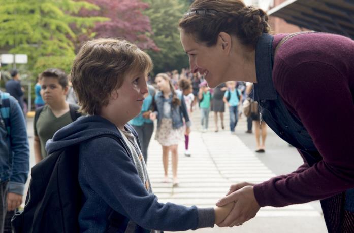 Jacob Tremblay e Julia Roberts nel ruolo di Auggie e sua madre in Wonder
