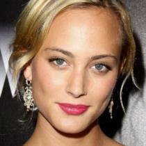 Nora Arnezeder