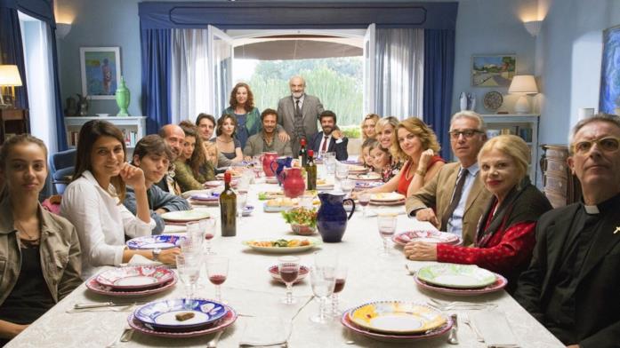 A casa tutti bene Il cast del film a tavola