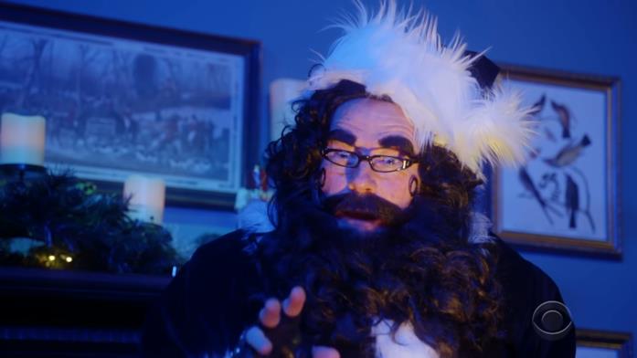 Atnas, interpretato da Bryan Cranston Atnas, gemello cattivo di Babbo Natale