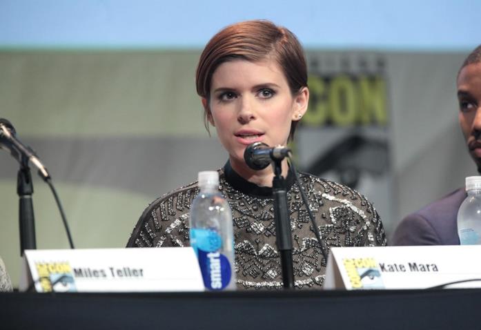 Kate Mara a una convention Una foto di Kate Mare durante una conferenza stampa