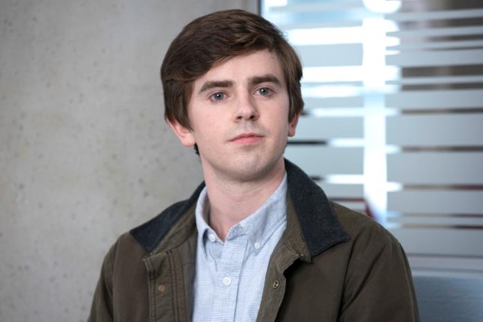 Freddie Highmore in una scena di The Good Doctor