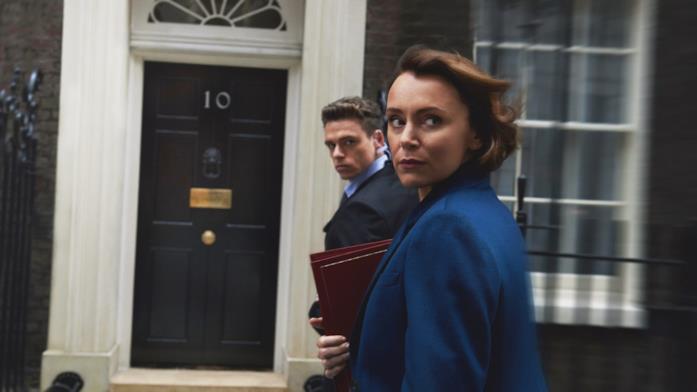 I protagonisti di Bodyguard Richard Madden e Keeley Hawes in movimento
