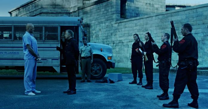 Cell Block 99 - Nessuno può fermarmi, 10 cose da sapere sul violento prison drama di S. Craig Zahler Vince Vaughn e Don Johnson in una scena di Cell Block 99 - Nessuno può fermarmi