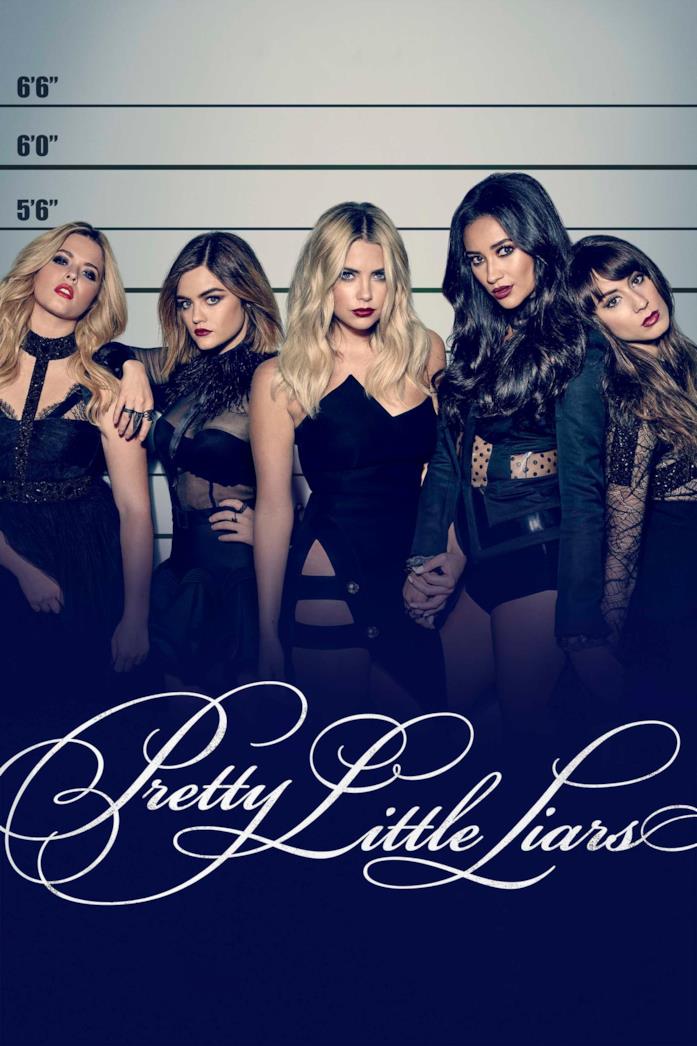 Il poster di Pretty Little Liars Sasha Pieterse, Lucy Hale, Ashley Benson, Shay Mitchell e Troian Bellisario nel poster di Pretty Little Liars