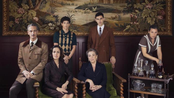 Il cast di Qualcuno deve morire Il cast di Qualcuno deve morire in un ritratto di famiglia