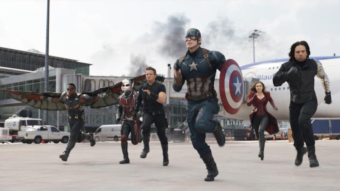 Captain America: Civil War ha richiesto tantissimo lavoro per nascere Capitan America guida l'assalto in Civil War