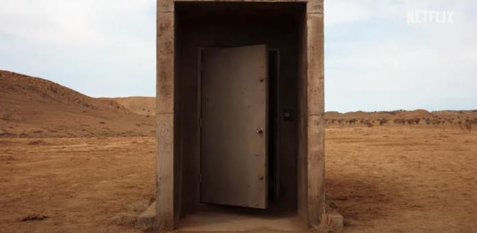I misteri del nuovo trailer di Stranger Things 4 Una porta corazzata nel deserto