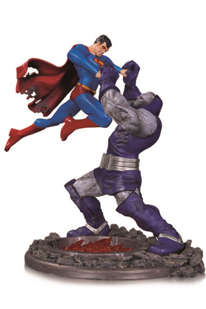 SUPERMAN VS. DARKSEID Battaglia tra l'Uomo d'Acciaio e Darkseid, la nuova statuetta