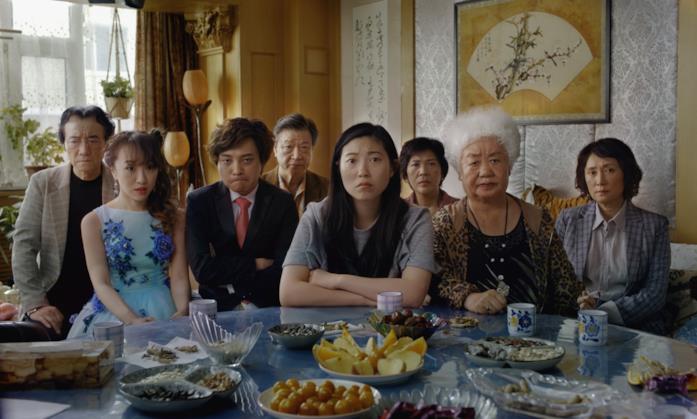 Il cast di The Farewell Il cast di The Farewell in una scena del film