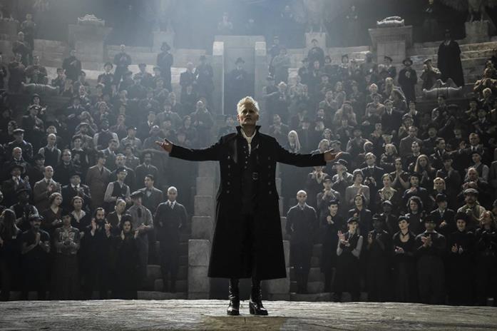 Johnny Depp è l'oscuro mago Grindelwald Gellert Grindelwald