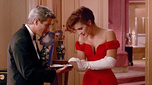 La celebre scena della collana Richard Gere e Julia Roberts