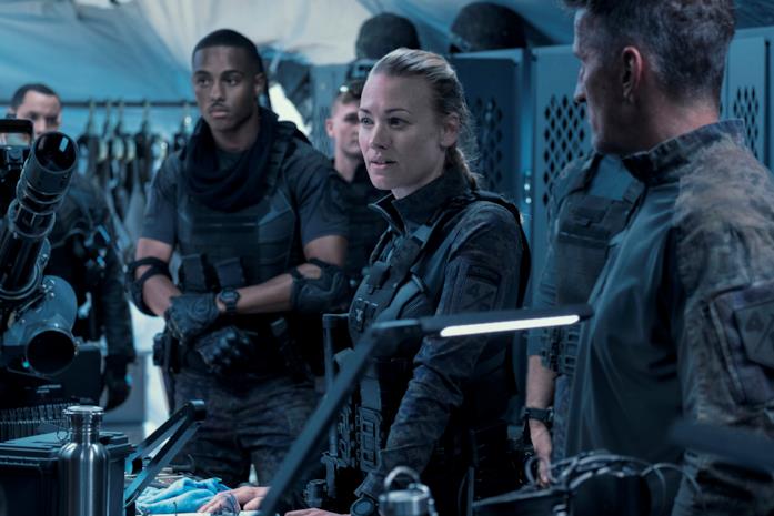 Yvonne Strahovski è Romeo Command ne La guerra di domani Yvonne Strahovski ne La guerra di domani
